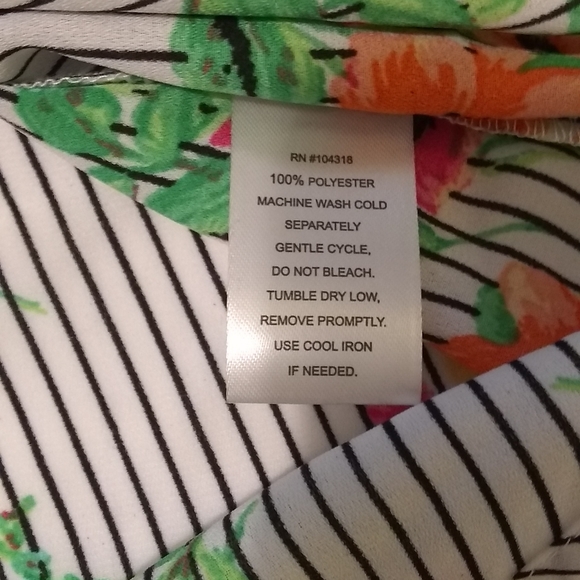 Harlow & Rose Woman Floral Bell Sleeve Blouse NWOT - Picture 5 of 8